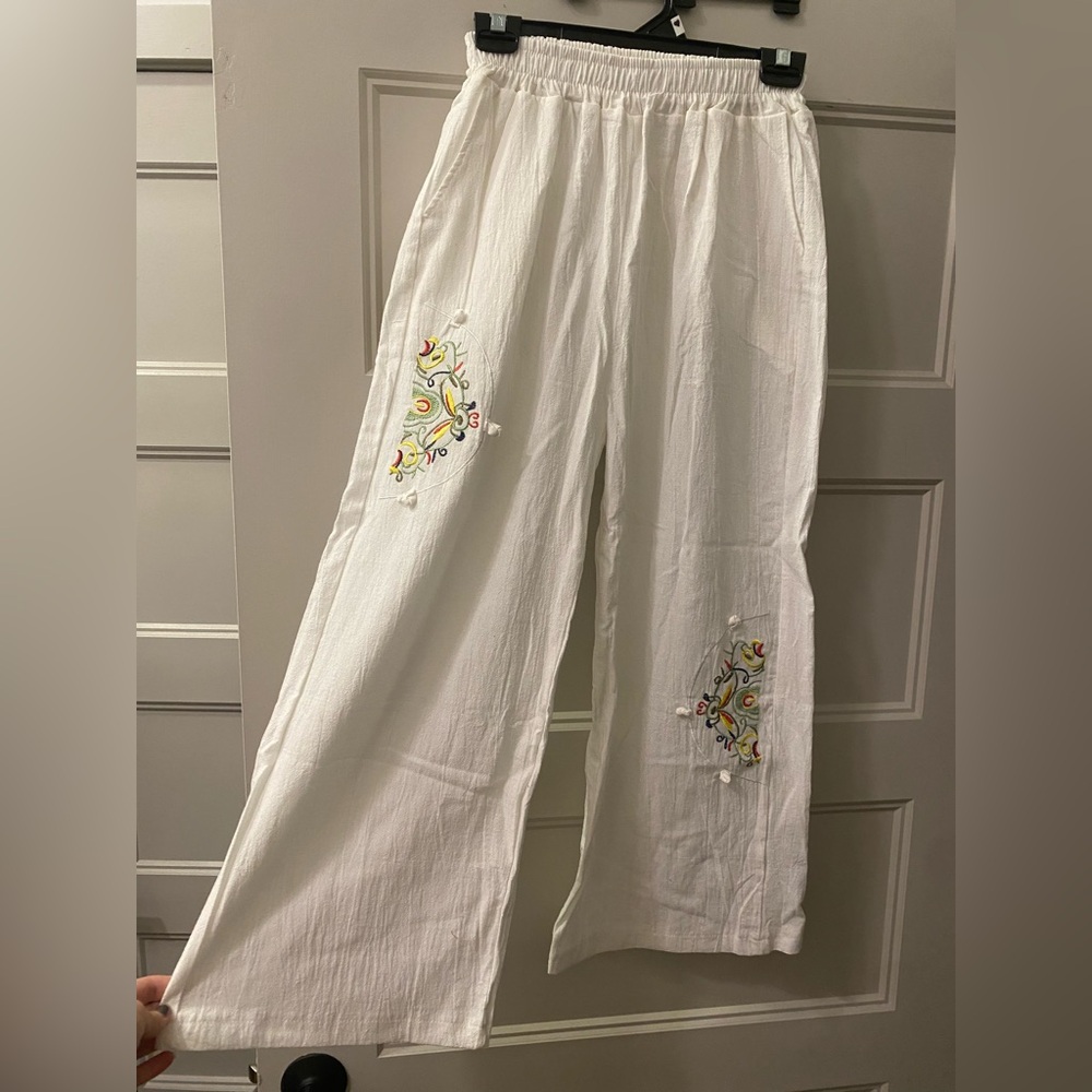 White Embroidered Wide-Leg Pants~ Size Small ~ NWT